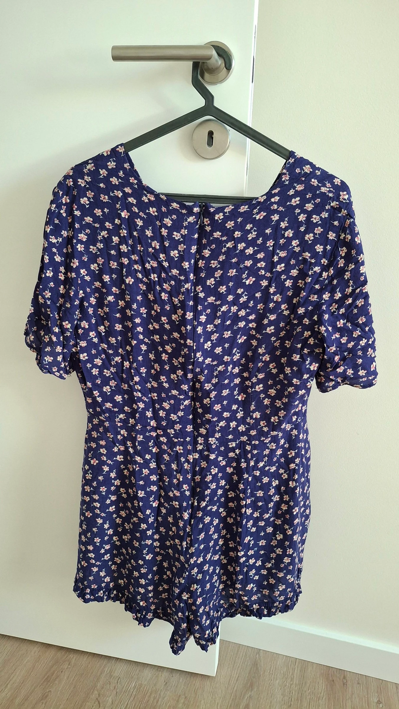 Mono de manga corta con estampado floral de la marca Hollister Co. – photo 2